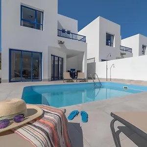 https://villa-yaiza-playa-blanca-lanzarote-35580.in-canary-islands.com
